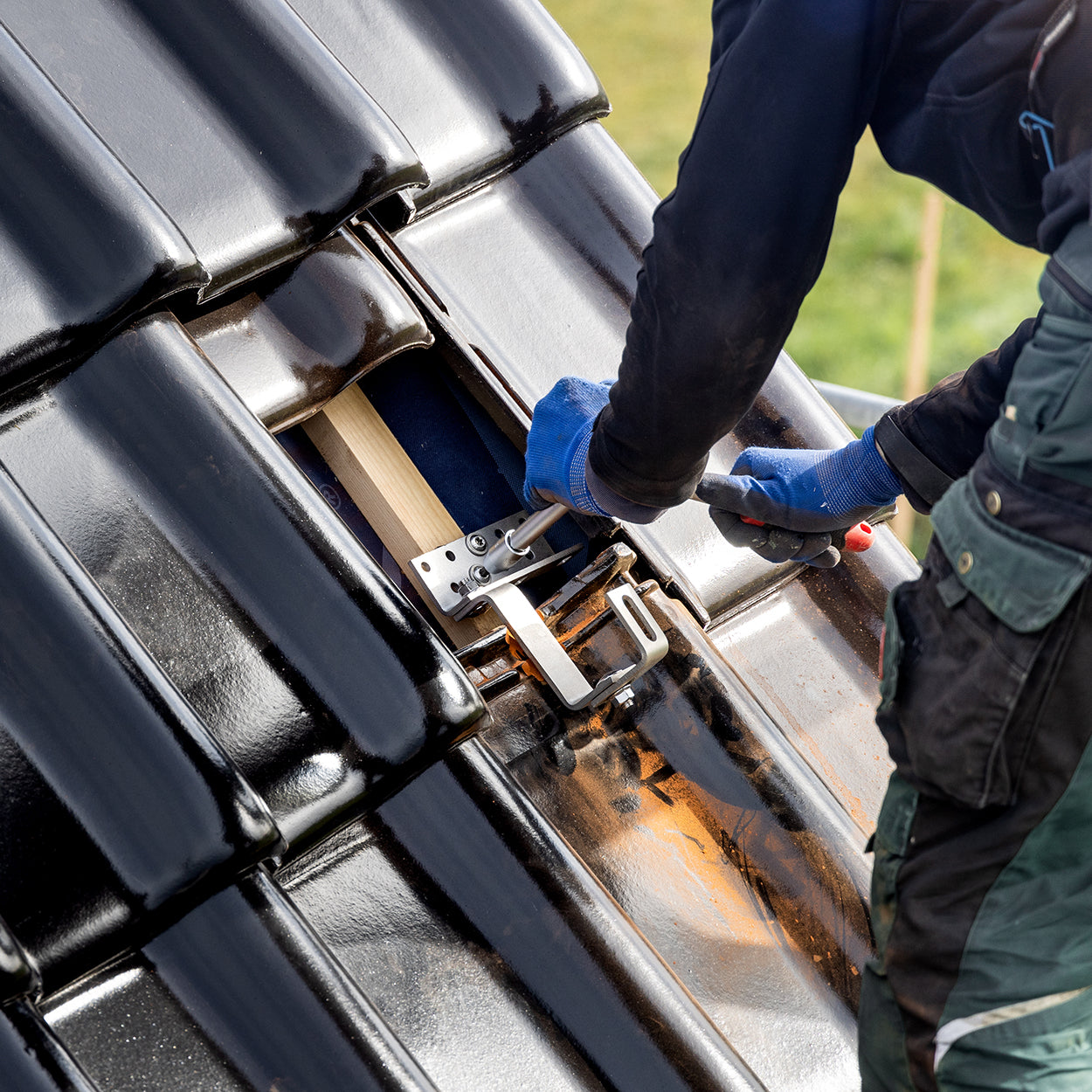 Solar panels Mounting kit (Tile Roof)